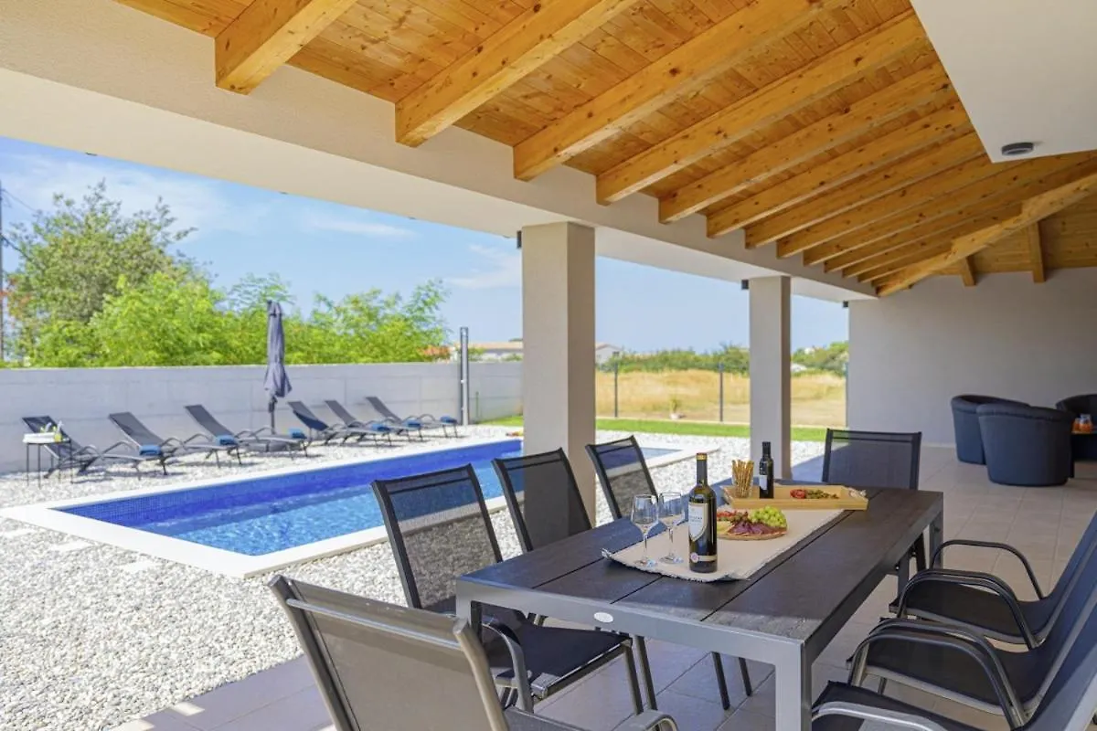 Villa Zani In Loborika - Haus Fuer 6-7 Personen