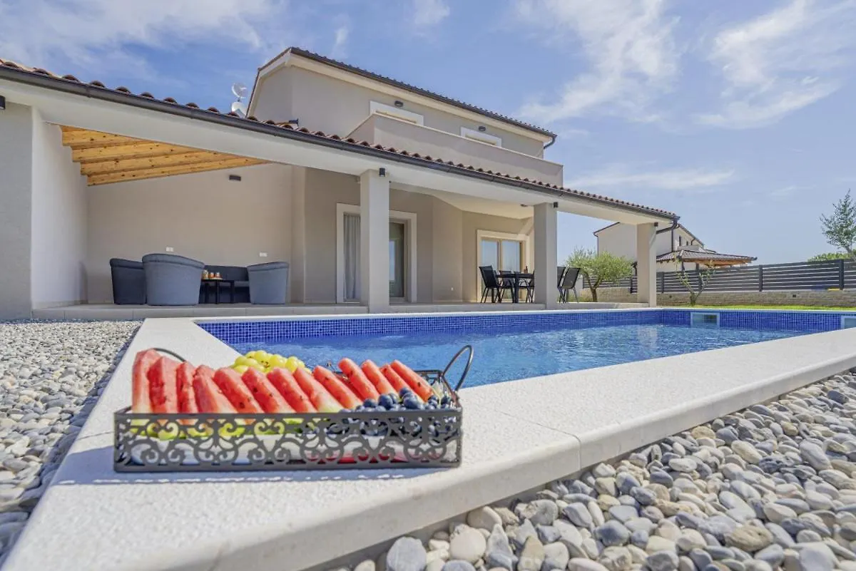 Villa Zani In Loborika - Haus Fuer 6-7 Personen